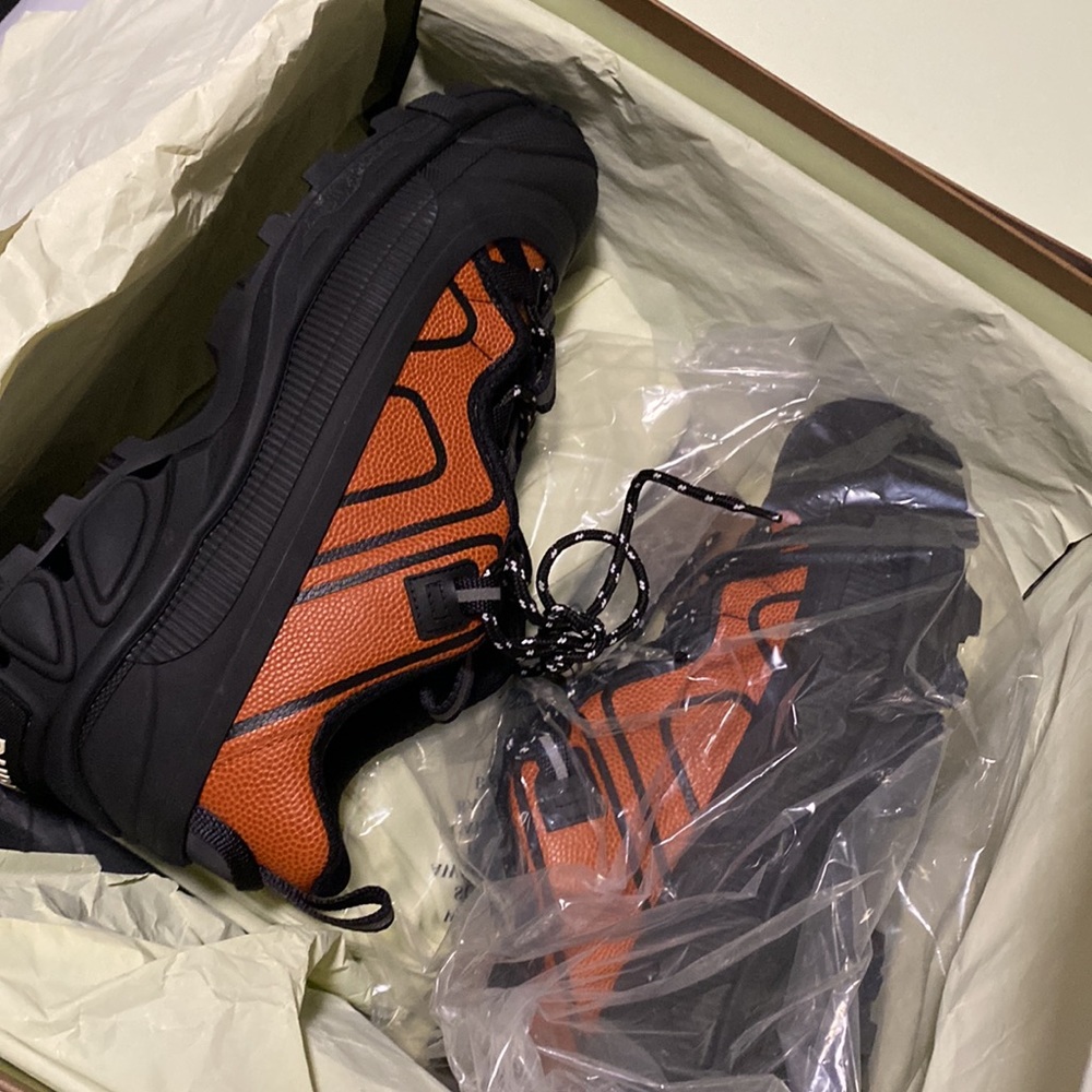 Burberry shoes size 7 in men  never worn brand new - Picture 2 of 2